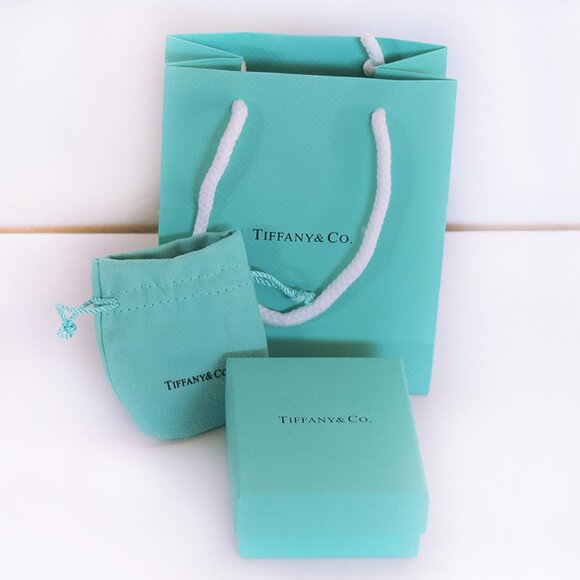 New Tiffany & Co. Jewelry Box, Dust Pouch and Gift Bag - Picture 3 of 10